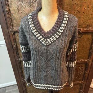 Donegal Bay Cozy Gray and white Knit Sweater S